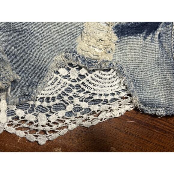 Vtg BONGO Shorts Womens 9 Blue Denim Distressed Lace Accent - Picture 3 of 8